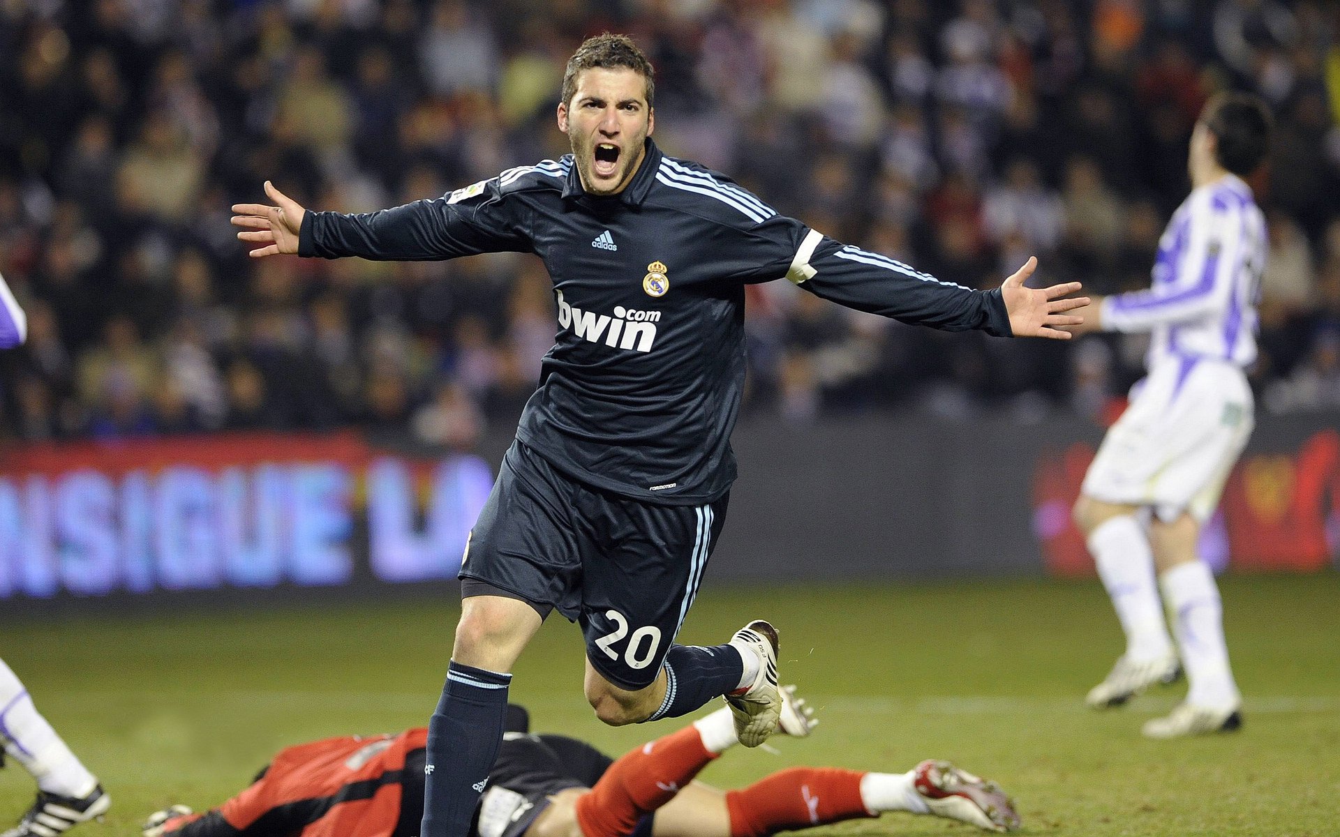 “NBA最伟大战役：2000年总决赛的经典要素”，2000年nba总决赛录像回放中文解说